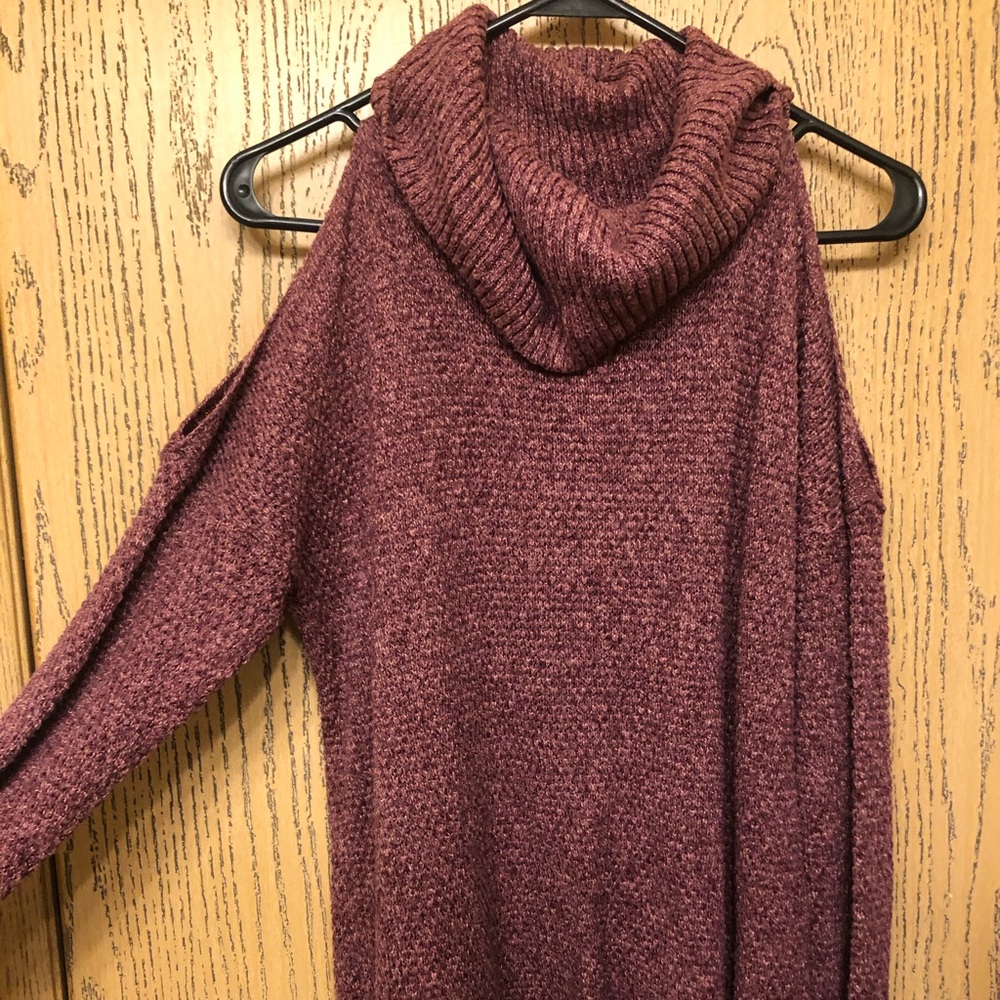 Hollister sweater